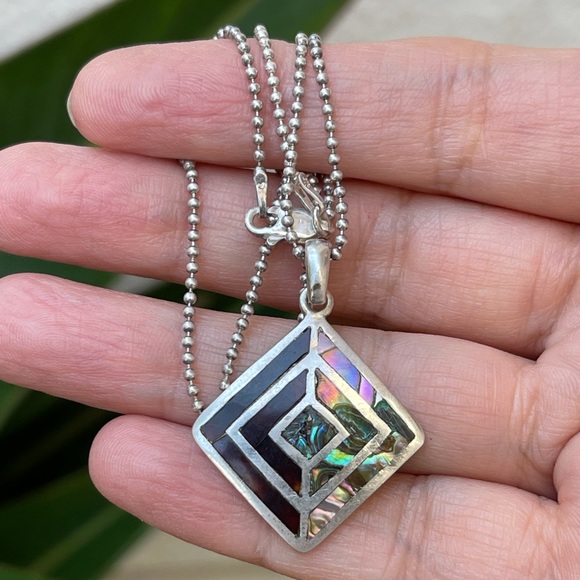 Solid sterling silver inlaid abalone shell pendant & chain - Picture 6 of 8